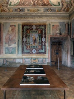 Nicola Samorì, Le Ossa della Madre, 2022, installation view Sala della Nobiltà, Villa d’Este, Tivoli
