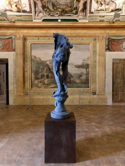 Nicola Samorì, Le Ossa della Madre, 2022, installation view Sala di Ercole, Villa d’Este, Tivoli